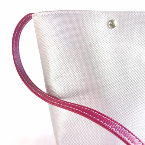 Sac Seau simili cuir Rose et Argent avec bandoulière Violet Attache porte-clé breveté fourni Création unique