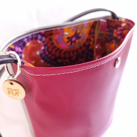 Sac Seau simili cuir Rose et Argent avec bandoulière Violet Attache porte-clé breveté fourni Création unique