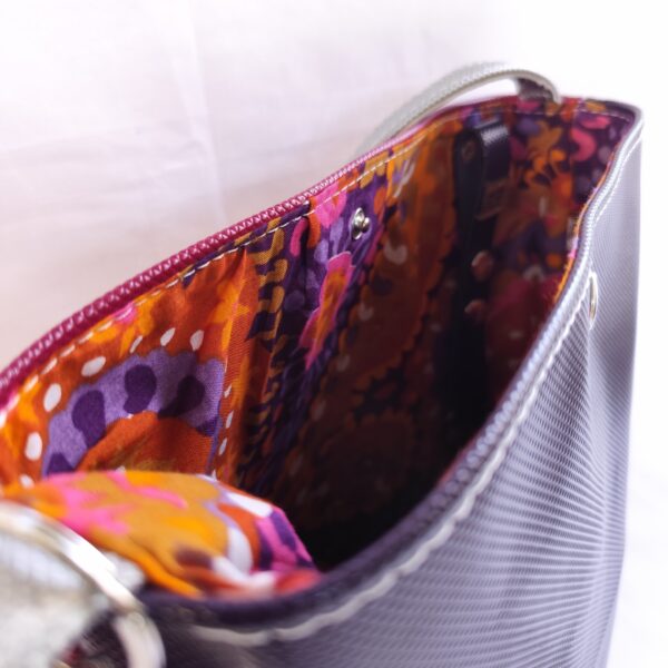 Sac Seau simili cuir Rose et Argent avec bandoulière Violet Attache porte-clé breveté fourni Création unique