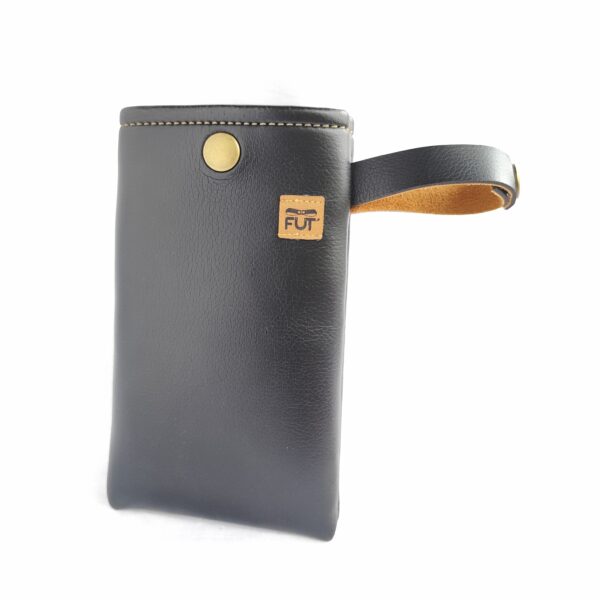 ETUI A LUNETTES SIMILI CUIR LISSE NOIR AVEC LANIERE BOUTON PRESSION