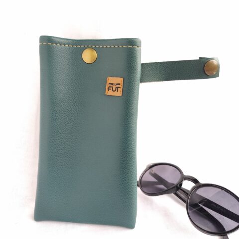 ETUI A LUNETTES SIMILI CUIR LISSE VERT AVEC LANIERE BOUTON PRESSION