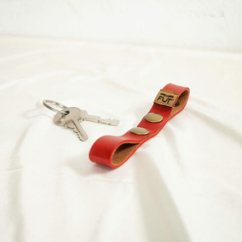 Attache porte-clés Fut' Rouge en simili cuir