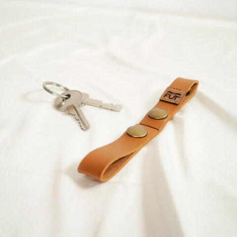 Attache porte-clés Fut' Ocre en simili cuir