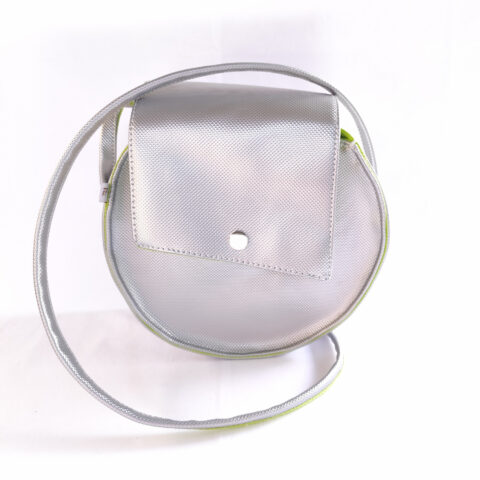 sac rond avec bandoulière simili cuir argent doublure tissu vert anis