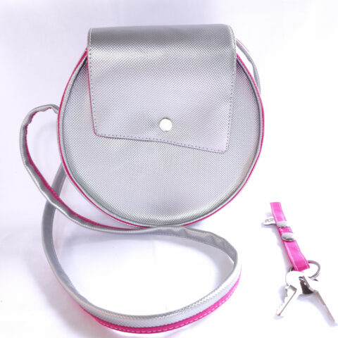 sac rond simili cuir argent doublure tissu rose rabat et bandoulière