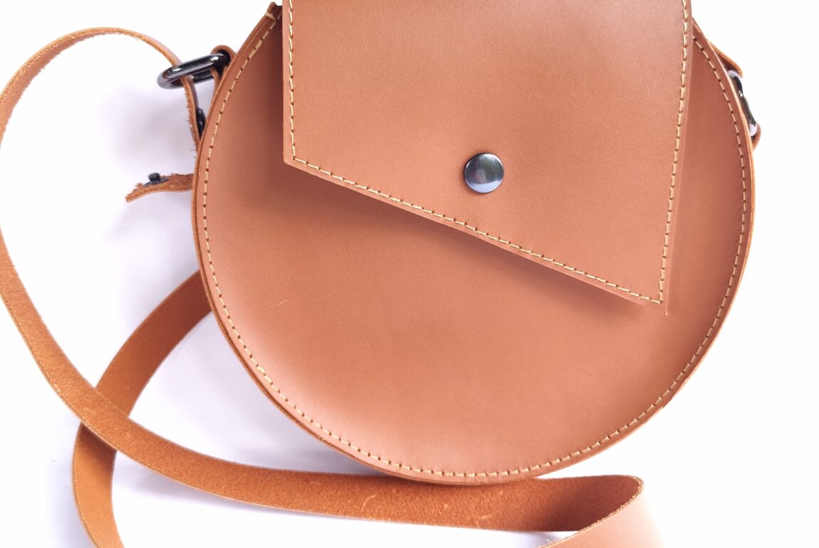Petit sac rond en cuir marron bandoulière amovible