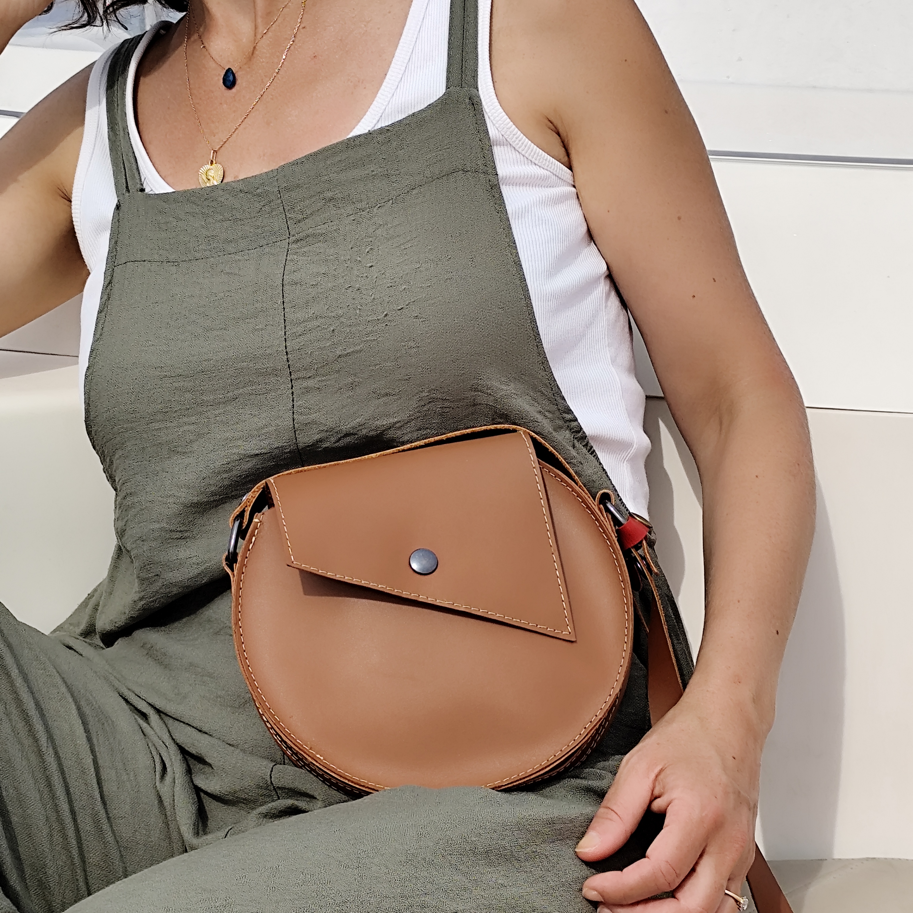 Sac rond en cuir marron bandoulière