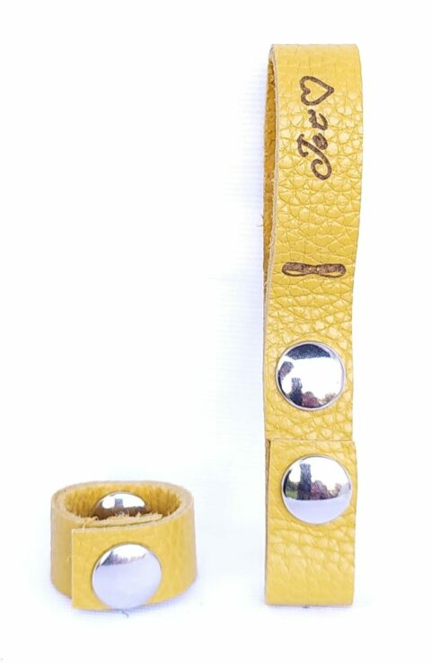 attache porte-clés cuir vachette grainé jaune je t'aime bouton pression métal