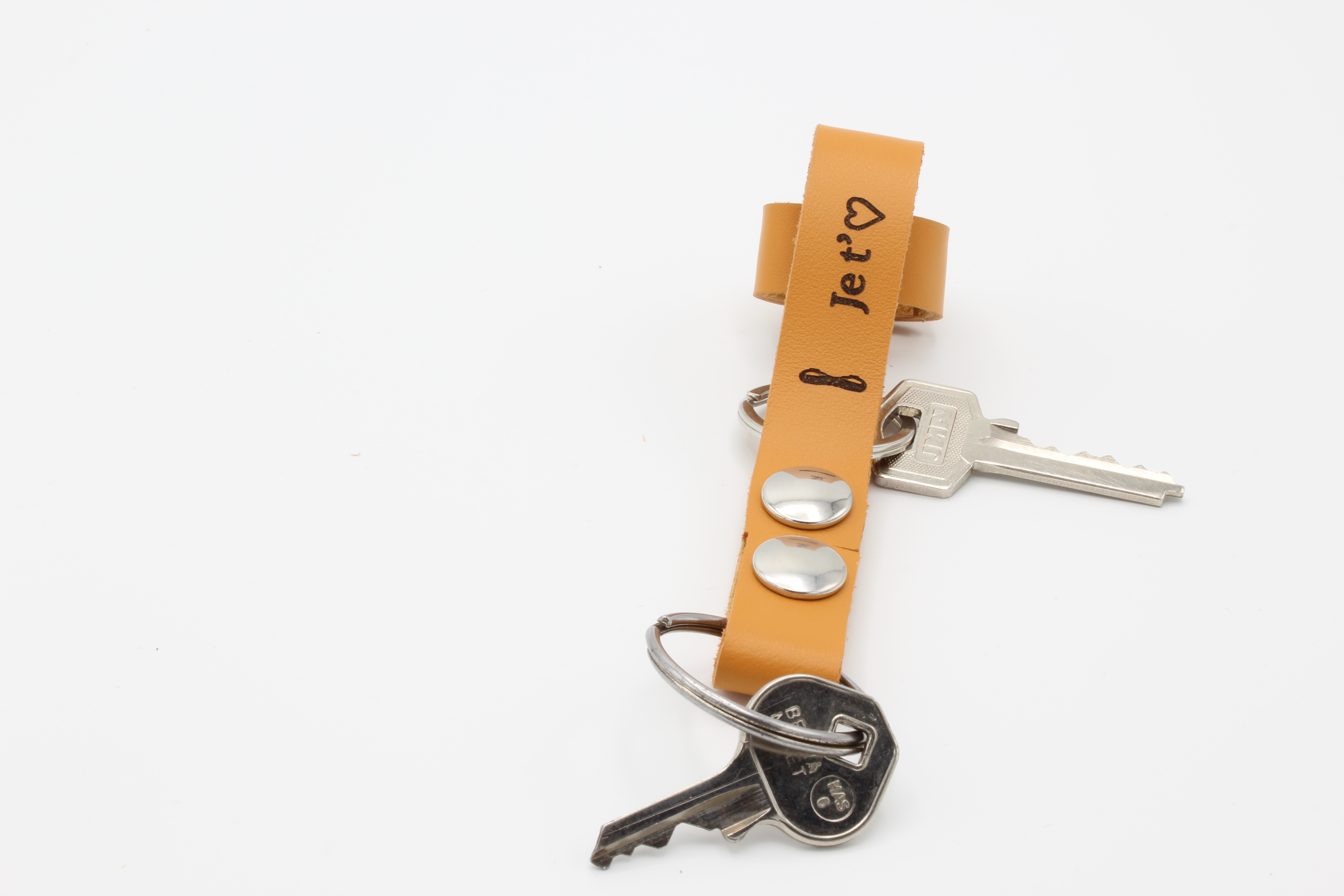 ATTACHE PORTE CLES FUT' CUIR VACHETTE JAUNE SAFRAN JE T'AIME