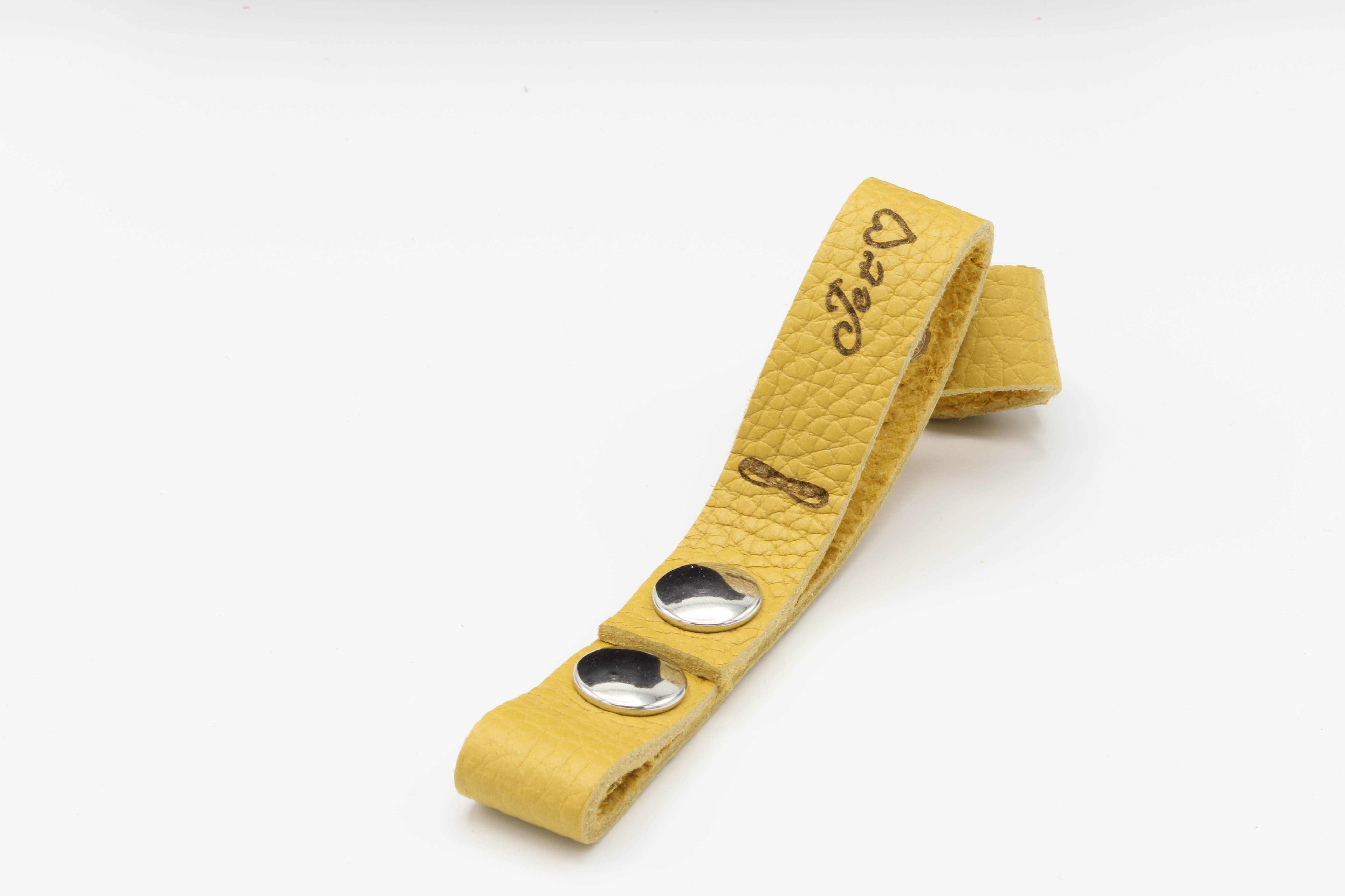 ATTACHES PORTE CLES FUT' CUIR VACHETTE JAUNE JE T'AIME