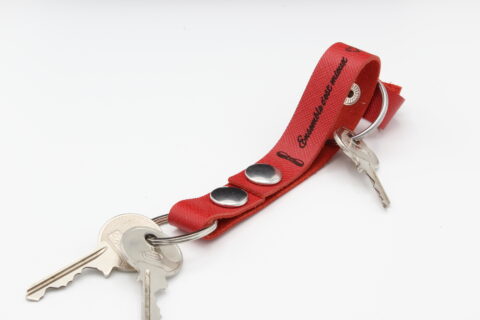 ATTACHES PORTE CLES FUT' CUIR VACHETTE ROUGE ENSEMBLE C'EST MIEUX
