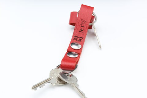 ATTACHES PORTE CLES FUT' CUIR VACHETTE ROUGE JE T'AIME